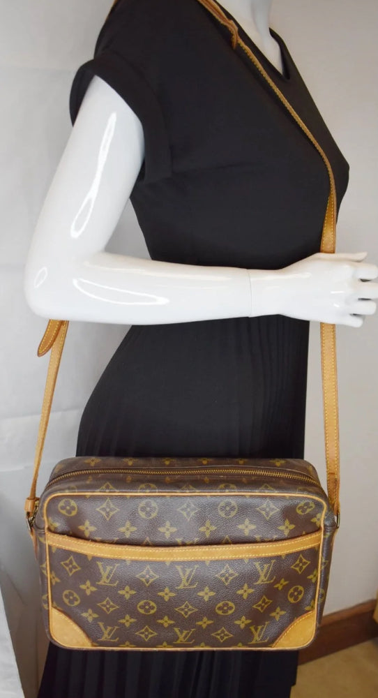 Louis Vuitton Sac à main Trocadero pré-aimé en toile monogramme 23