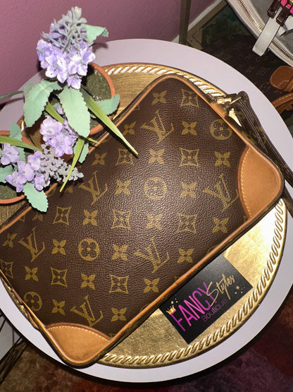 Louis Vuitton Marly Dragonne GM Clutch Monogram